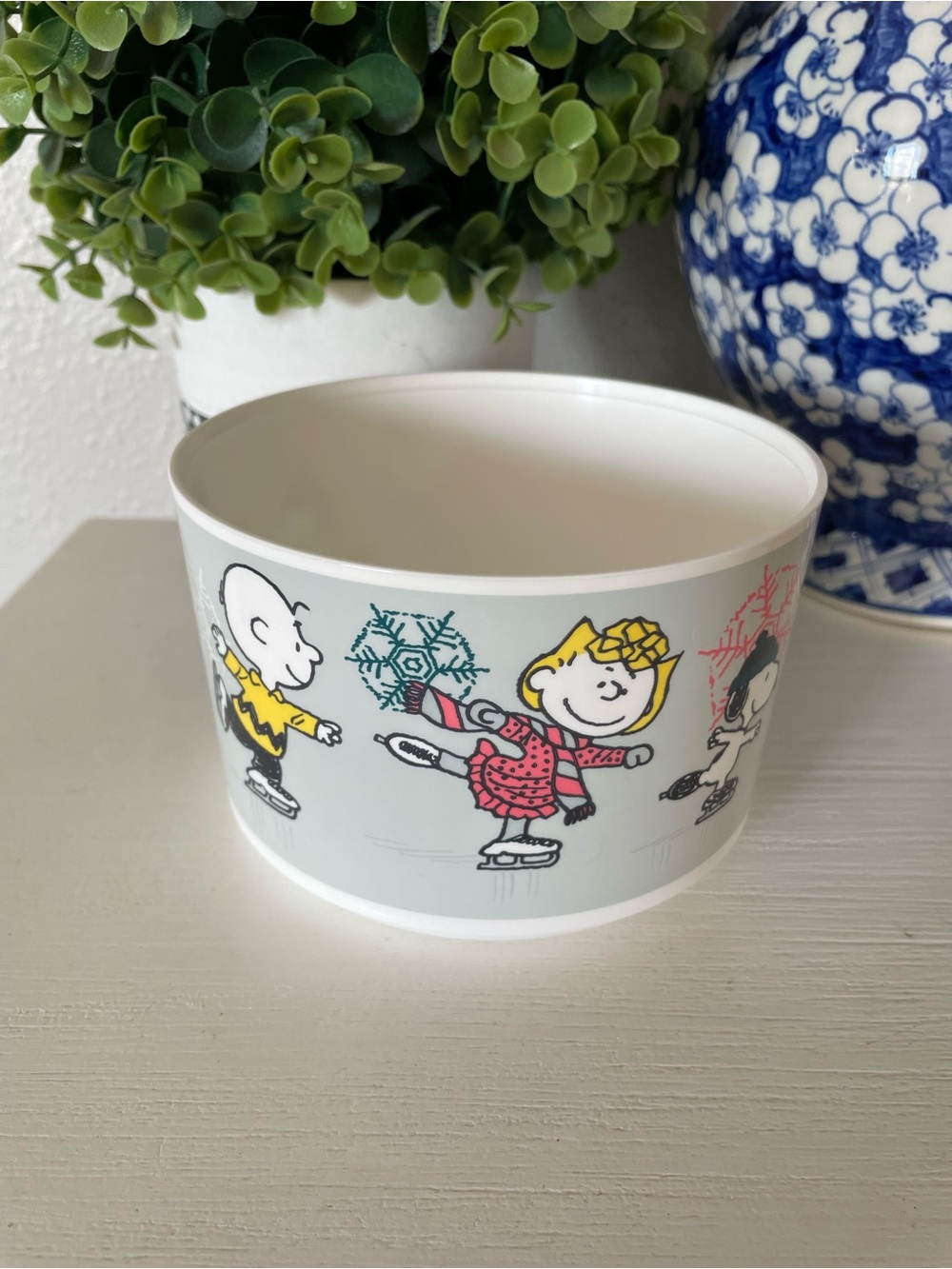2019 Peanuts Tupperware Plastic Container Ice Skating No Lid